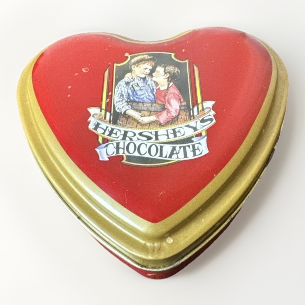 Hershey's Chocolate red and‎ gold heart shaped metal tin 4.5"w x 1.5" h